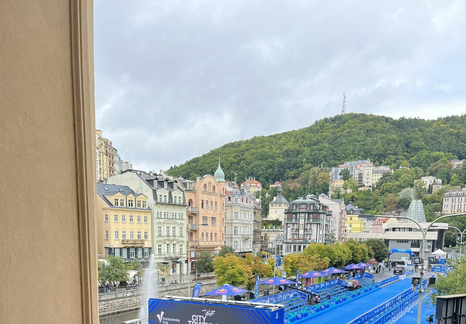 Karlovy Vary s Tiguanem eHybrid: víkend bez čekání u nabíječky